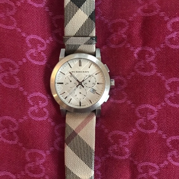 Women’s Authentic Burberry Watch. - Picture 3 of 7